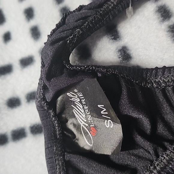 Sexy Thong - Picture 4 of 4